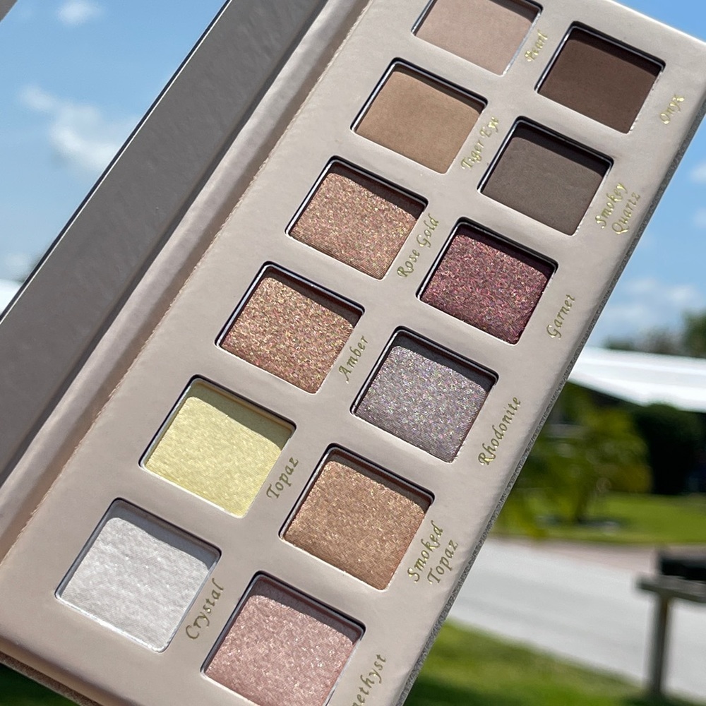 MELLOW Cosmetics Treasure Chest Eyeshadow Palette - Picture 3 of 9